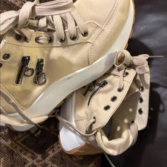 Sneaker - Picture 5 of 6